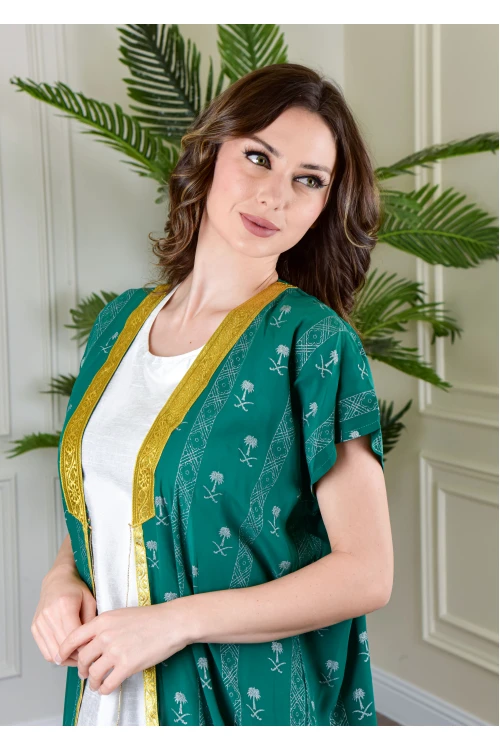 بشت وطني نسائي أنيق لون أخضر قماش شيفون بأطراف مطرزة باللون الذهبي أكمام قصيرة و مفتوح برباط من الأمام