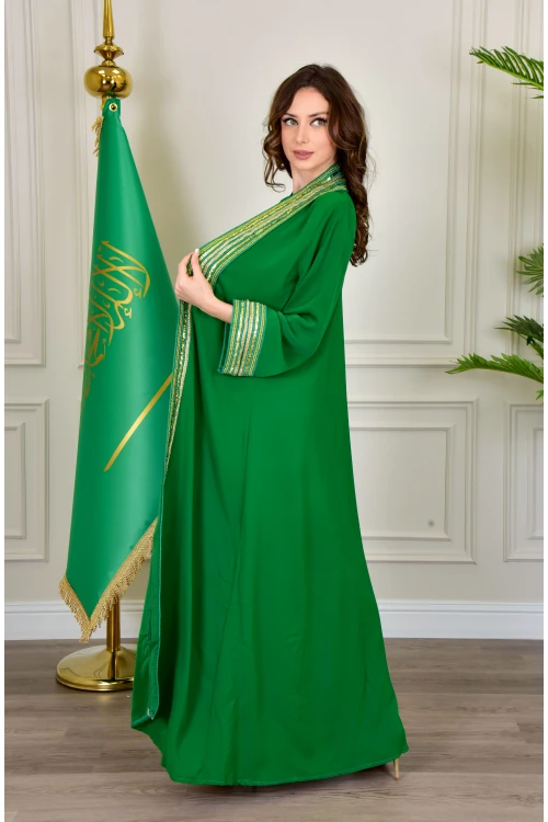 بشت وطني نسائي أنيق لون أخضر قماش شيفون بأطراف مطرزة باللون الفضي أكمام قصيرة و مفتوح برباط من الأمام