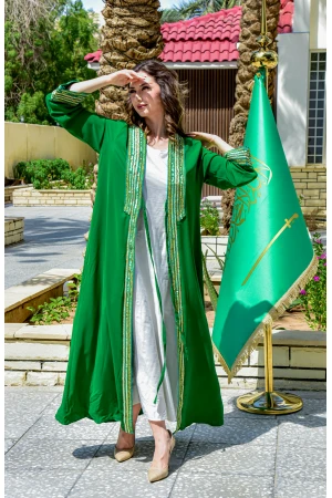 بشت وطني نسائي أنيق لون أخضر قماش شيفون بأطراف مطرزة باللون الفضي أكمام قصيرة و مفتوح برباط من الأمام