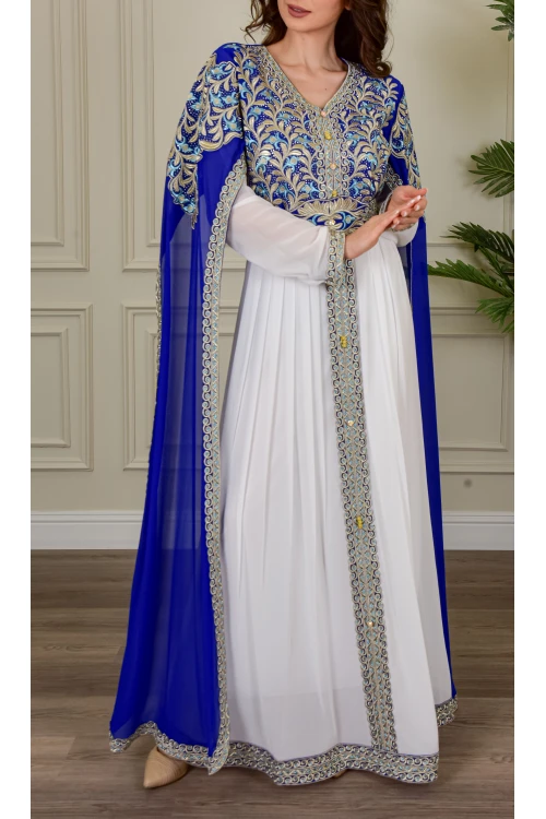 جلابية نسائية أنيقة تداخل لونين  بتطريز من الصدر و الأمام و الأكمام مع اكمام أضافية مفتوحة من الأكتاف مع حزام على الخصر