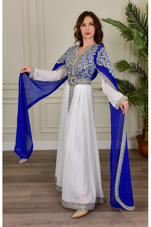 جلابية نسائية أنيقة تداخل لونين  بتطريز من الصدر و الأمام و الأكمام مع اكمام أضافية مفتوحة من الأكتاف مع حزام على الخصر