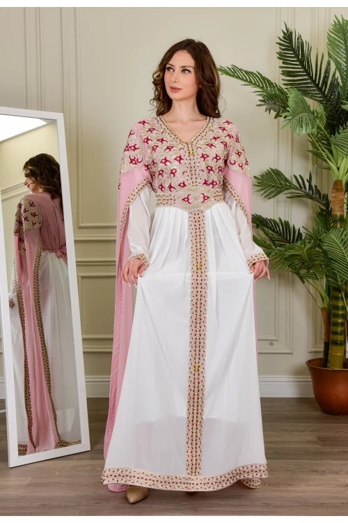 جلابية نسائية أنيقة تداخل لونين  بتطريز من الصدر و الأمام و الأكمام مع اكمام أضافية مفتوحة من الأكتاف مع حزام على الخصر