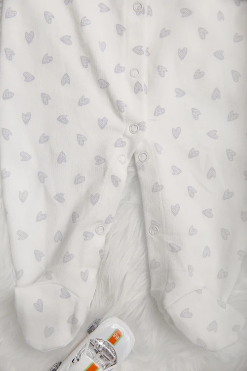 افرول أطفال قماش قطن رسومات شكل قلوب مع شكل سديري بأزرار من الأمام و بأكمام طويلة