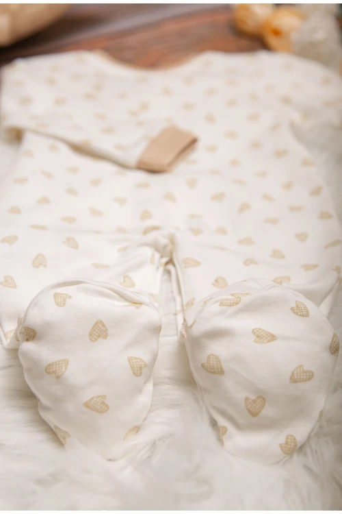 افرول أطفال قماش قطن رسومات شكل قلوب مع شكل سديري بأزرار من الأمام و بأكمام طويلة