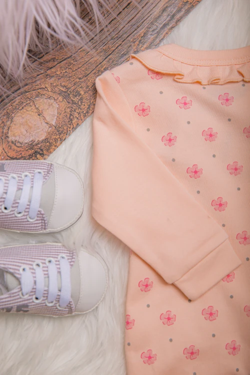 افرول أطفال بناتي قماش قطن مشجر لون خربزي مع شكل دبدوب بأكمام طويلة و أزرار من الأمام