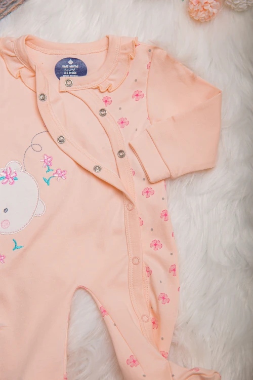 افرول أطفال بناتي قماش قطن مشجر لون خربزي مع شكل دبدوب بأكمام طويلة و أزرار من الأمام