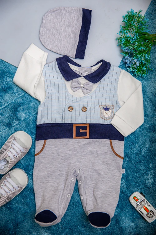 افرول أطفال ولادي قماش قطن سادة ومقلم لون رمادي مع كحلي بياقة و فيونكة و أكمام طويلة بشكل سديري و حزام من الأمام مع طاقية رأس