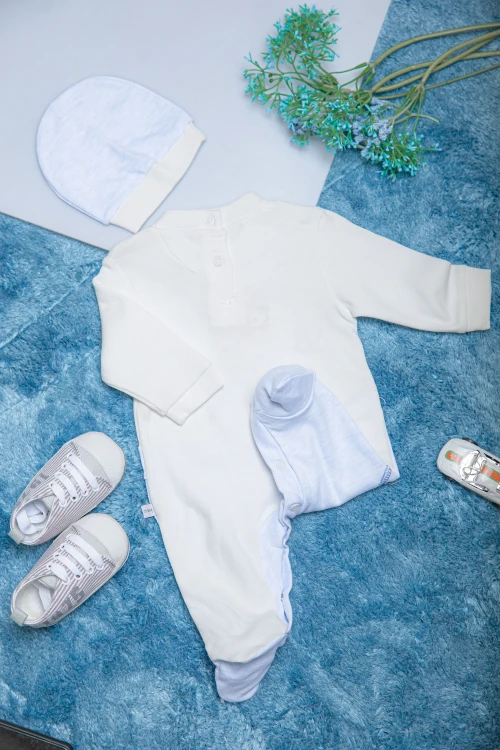 افرول أطفال ولادي قماش قطن سادة لون بيج مع سماوي بأكمام طويلة ورسومات كرتونية من الأمام مع طاقية رأس