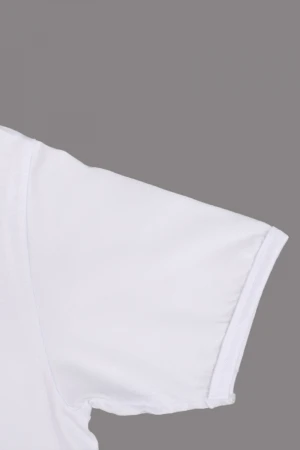 فانيلة داخلية بياقة ضيقة 