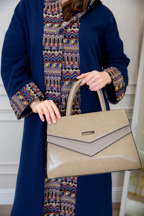 حقيبة يد نسائية مصنوعة من الجلد بتصميم أنيق مع محفظة صغيرة وجيب خلفي