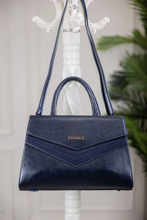 حقيبة يد نسائية مصنوعة من الجلد بتصميم أنيق مع محفظة صغيرة وجيب خلفي