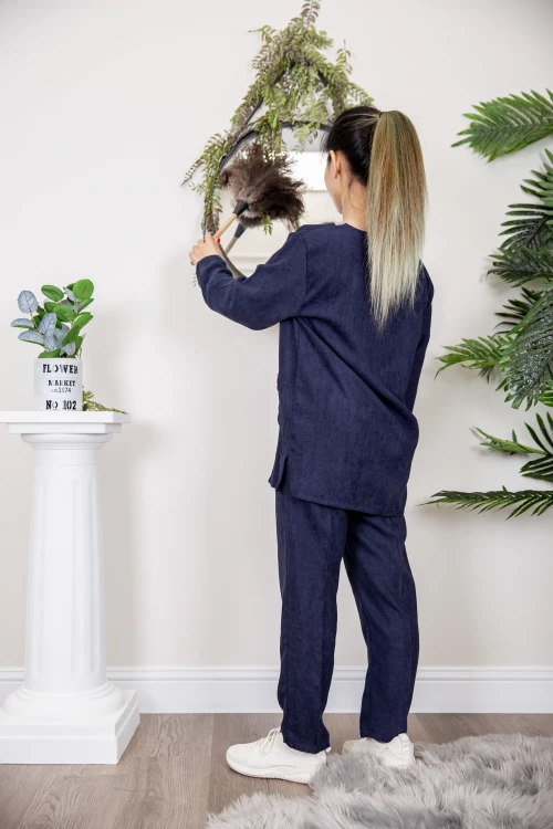 زي عاملة قطعتين أكمام طويلة بجيوب و ياقة بأزرار امامية