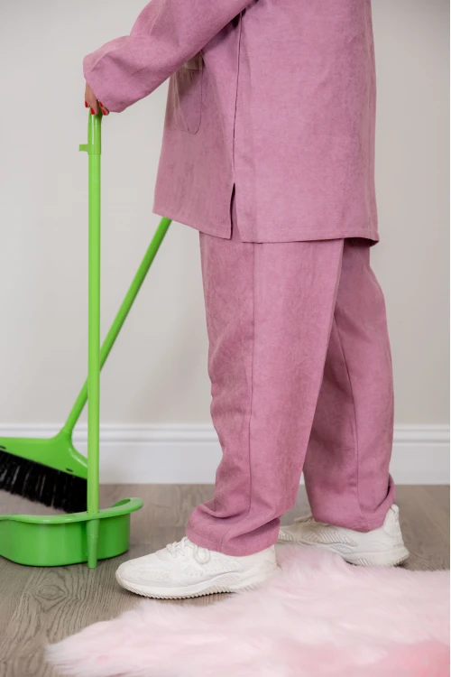 زي عاملة قطعتين أكمام طويلة بجيوب و ياقة بأزرار امامية