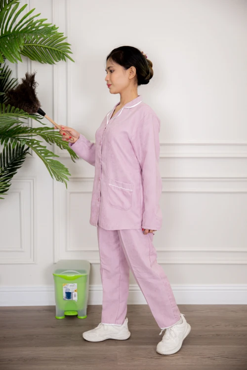 زي عاملة شتوي قطعتين أكمام طويلة بجيوب و ياقة و أزرار أمامية