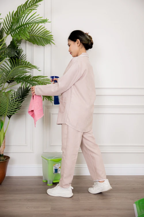 زي عاملة شتوي قطعتين أكمام طويلة بجيوب و ياقة و أزرار أمامية