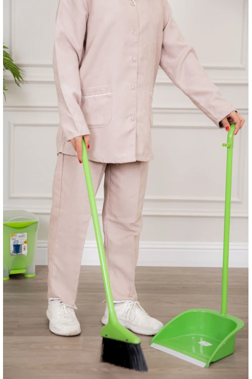 زي عاملة شتوي قطعتين أكمام طويلة بجيوب و ياقة و أزرار أمامية