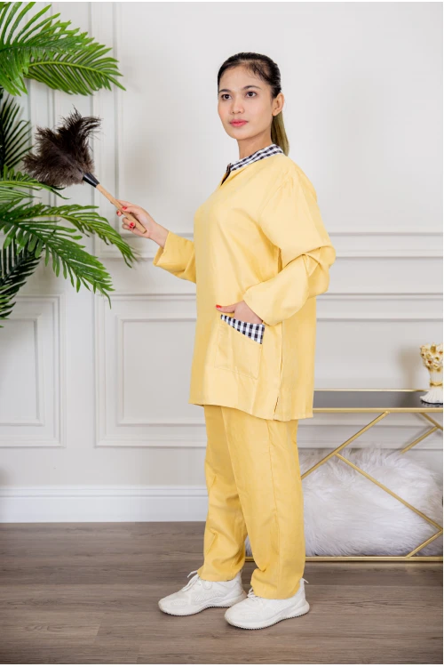 زي عاملة شتوي قطعتين بجيوب و ياقة كاروهات شكل سبعة