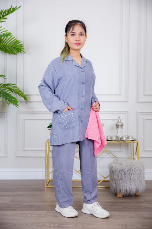 زي عاملة شتوي قطعتين أكمام طويلة وجيوب وياقة منقطة و ازرارأمامية