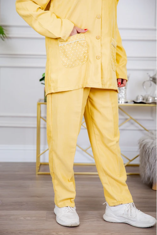 زي عاملة شتوي قطعتين أكمام طويلة وجيوب وياقة منقطة و ازرارأمامية