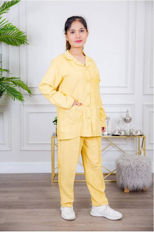 زي عاملة شتوي قطعتين أكمام طويلة وجيوب وياقة منقطة و ازرارأمامية