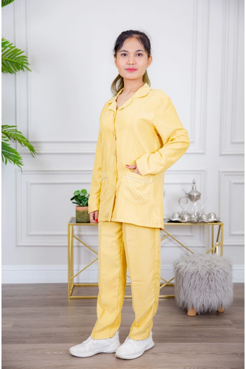 زي عاملة شتوي قطعتين أكمام طويلة وجيوب وياقة منقطة و ازرارأمامية