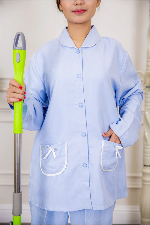 زي عاملة شتوي قطعتين أكمام طويلة وجيوب فيونكة و ياقة بازرار أمامية