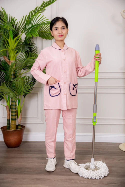 زي عاملة شتوي قطعتين أكمام طويلة وجيوب فيونكة و ياقة بازرار أمامية