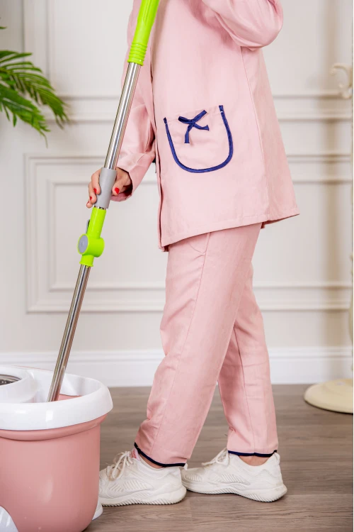 زي عاملة شتوي قطعتين أكمام طويلة وجيوب فيونكة و ياقة بازرار أمامية