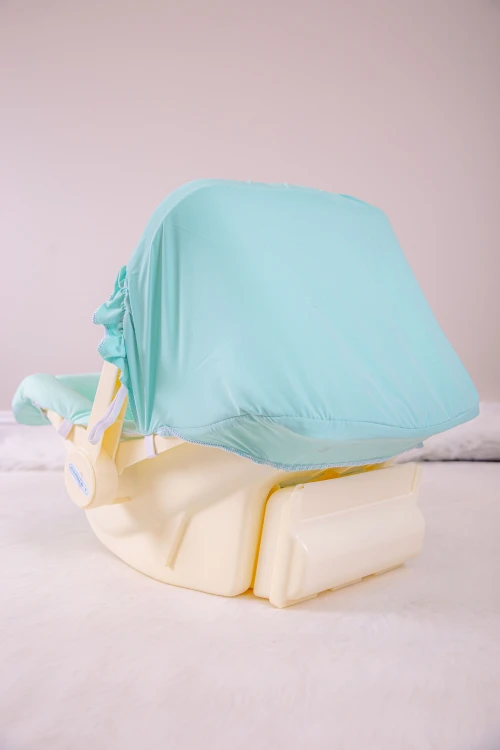 كرسي أطفال بحزام وغطاء حماية