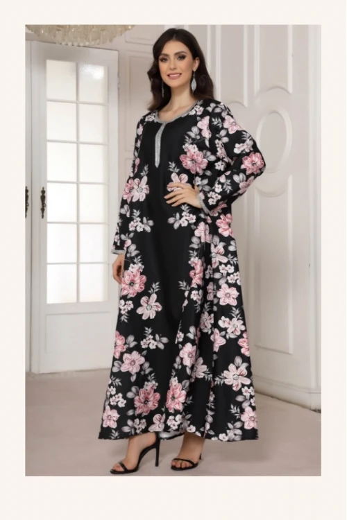 جلابية مخور نسائي انيقة قماش مشجر أكمام طويلة وفتحة صدر دائرية مطرزة بالكريستال