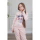 طقم بناتي أنيق قطعتين لون وردي مع قبعة هودي و أكمام طويلة مع كتابة أمامية و بنطلون بجيوب و مطاط من الأسفل