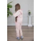 طقم بناتي أنيق قطعتين لون وردي مع قبعة هودي و أكمام طويلة مع كتابة أمامية و بنطلون بجيوب و مطاط من الأسفل