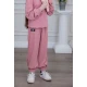 طقم بناتي أنيق قطعتين لون وردي مع قبعة هودي و أكمام طويلة  مع كتابة أمامية و بنطلون بجيوب و مطاط من الأسفل