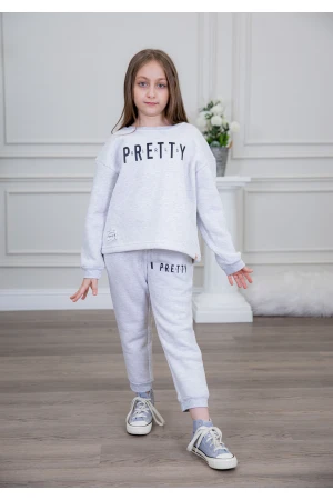 طقم بناتي أنيق قطعتين لون رمادي أكمام طويلة مع كتابة أمامية و في البنطلون