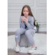 طقم بناتي أنيق قطعتين لون رمادي أكمام طويلة مع كتابة أمامية و بنطلون بجيوب و مطاط من الأسفل