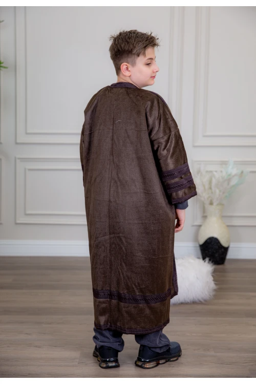 فرو ولادي أنيق لون بني أكمام طويلة