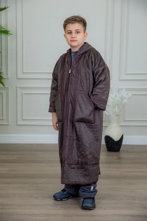 فرو ولادي أنيق لون بني أكمام طويلة ومتصلة بقبعة رأس