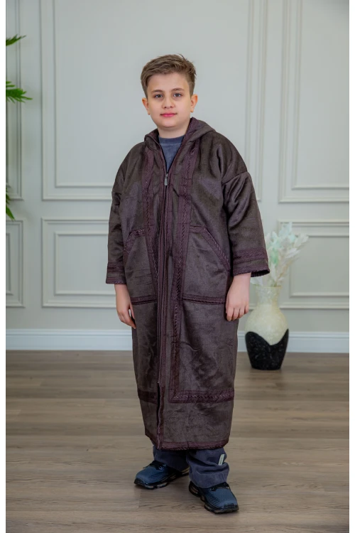 فرو ولادي أنيق لون بني أكمام طويلة ومتصلة بقبعة رأس