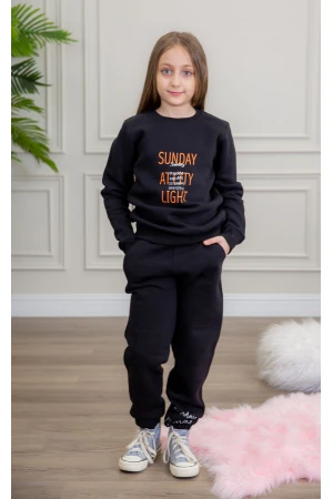 طقم بناتي أنيق قطعتين لون أسود  وبيج أكمام طويلة مع كتابة أمامية و بنطلون بجيوب و مطاط من الأسفل