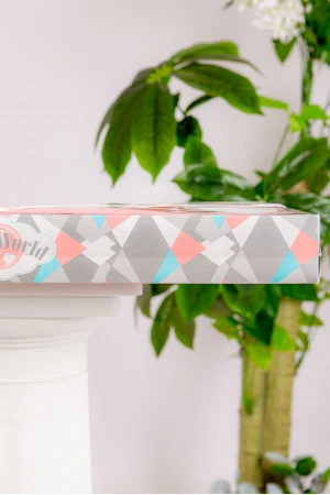 طقم هدايا مواليد 14 قطعة لون برتقالي وأبيض مزينة برسومات كرتونية