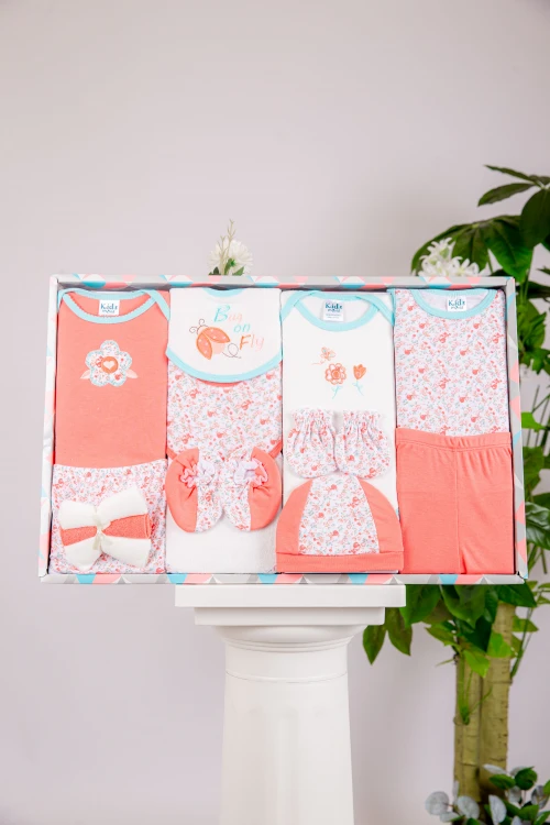 طقم هدايا مواليد 14 قطعة لون برتقالي وأبيض مزينة برسومات كرتونية