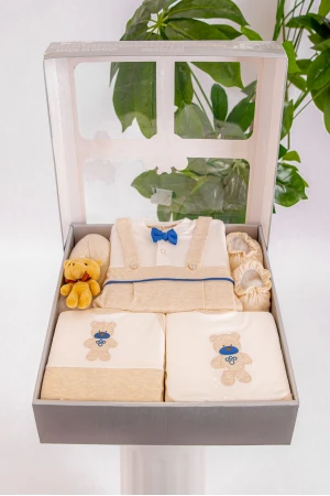 طقم هدايا مواليد 6 قطع لون بني وبيج مزينة برسومات كرتونية