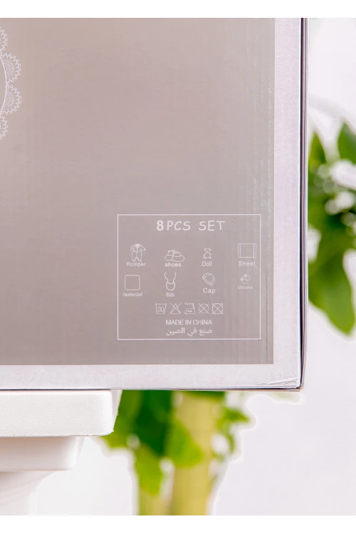 طقم هدايا مواليد 8 قطع لون وردي مزينة برسومات كرتونية