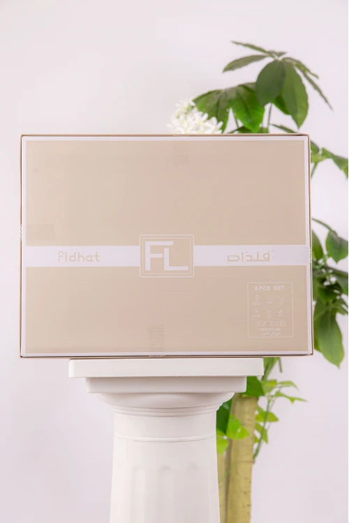 طقم هدايا مواليد 6 قطع لون رمادي وبيج مزينة برسومات كرتونية