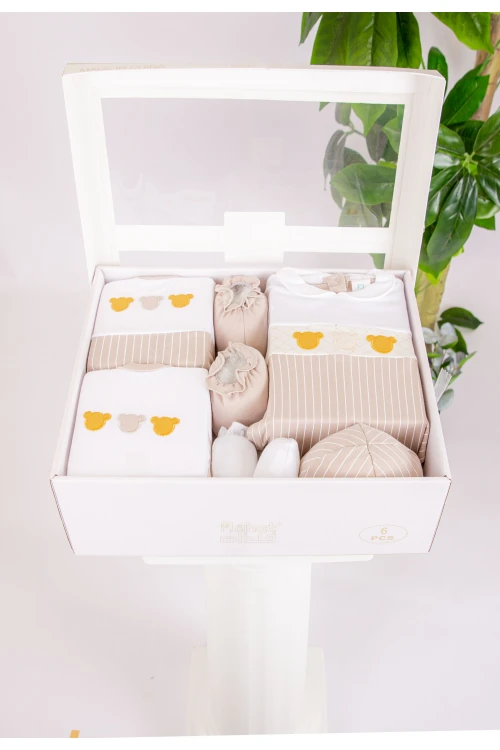 طقم هدايا مواليد 6 قطع لون بني وأبيض مزينة برسومات كرتونية