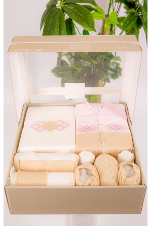 طقم هدايا مواليد 8 قطع لون وردي وبيج مزينة برسومات كرتونية