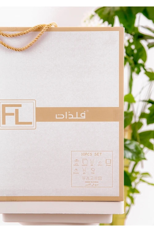 طقم هدايا مواليد 8 قطع لون وردي وبيج مزينة برسومات كرتونية