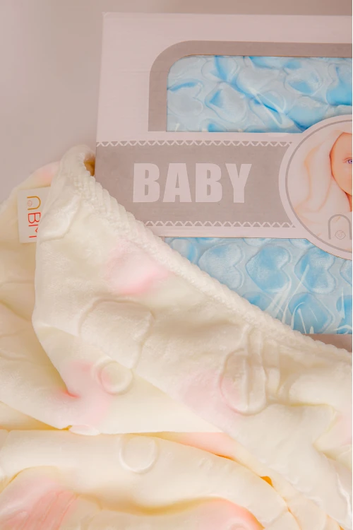 منشفة استحمام مواليد لون بيج و وردي بغطاء رأس مزينة برسومات