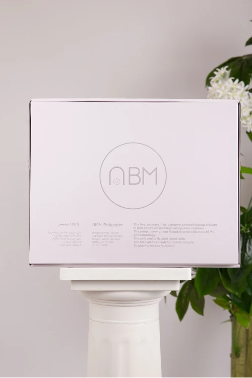 منشفة استحمام مواليد لون أزرق بغطاء رأس مزينة برسومات