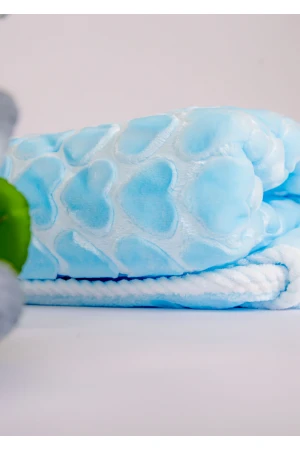 بطانية لحديثي الولادة لون أزرق مزينة برسومات